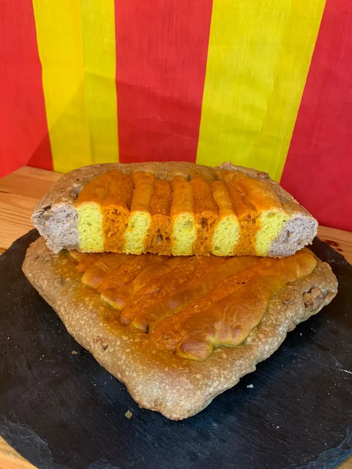 Coca davant la senyera